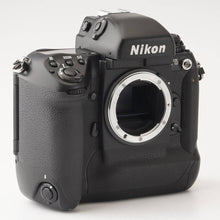 Load image into Gallery viewer, Nikon F5 35mm SLR Film Camera