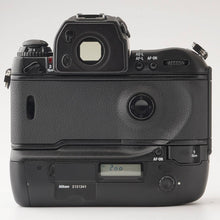 Load image into Gallery viewer, Nikon F5 35mm SLR Film Camera