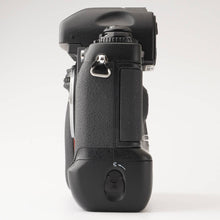 Load image into Gallery viewer, Nikon F5 35mm SLR Film Camera