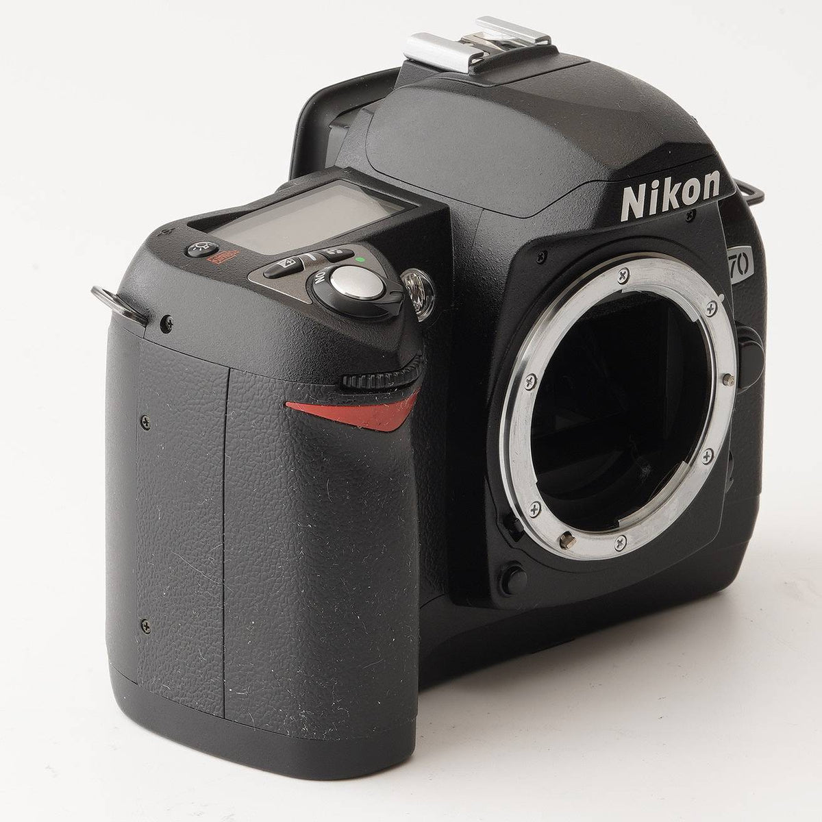 ニコン Nikon D70 / DX AF-S NIKKOR 18-70mm F3.5-4.5 ED – Natural