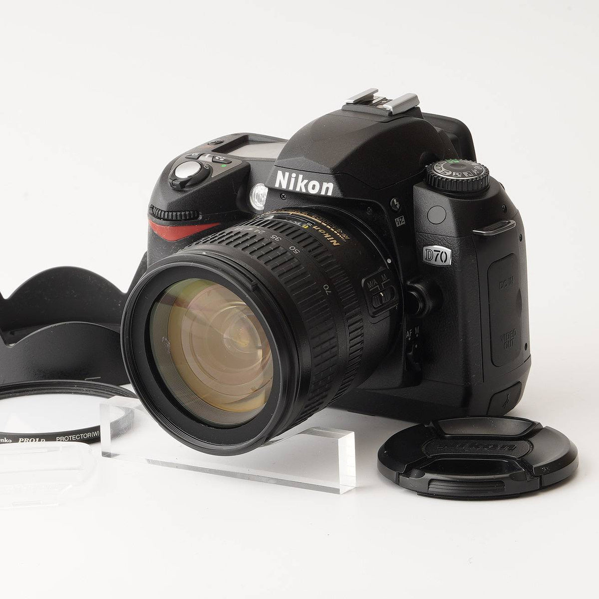 ニコン Nikon D70 / DX AF-S NIKKOR 18-70mm F3.5-4.5 ED – Natural
