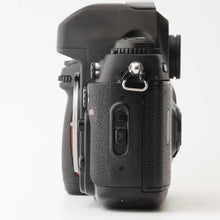Load image into Gallery viewer, Nikon F100 35mm SLR Film Camera Body