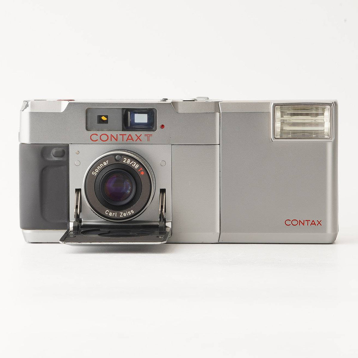 コンタックス Contax T / Carl Zeiss Sonnar T* 38mm f/2.8 – Natural