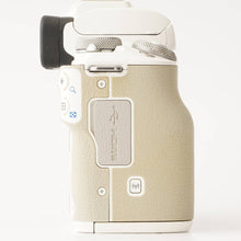 Load image into Gallery viewer, Canon EOS Kiss M / EF-M 15-45mm f/3.5-6.3 IS STM / EF-M 55-200mm f/4.5-6.3 IS STM