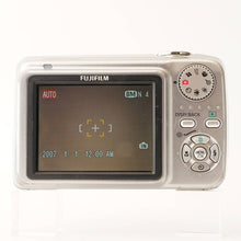 Load image into Gallery viewer, Fujifilm FINEPIX A800 Silver Compact Digital Camera