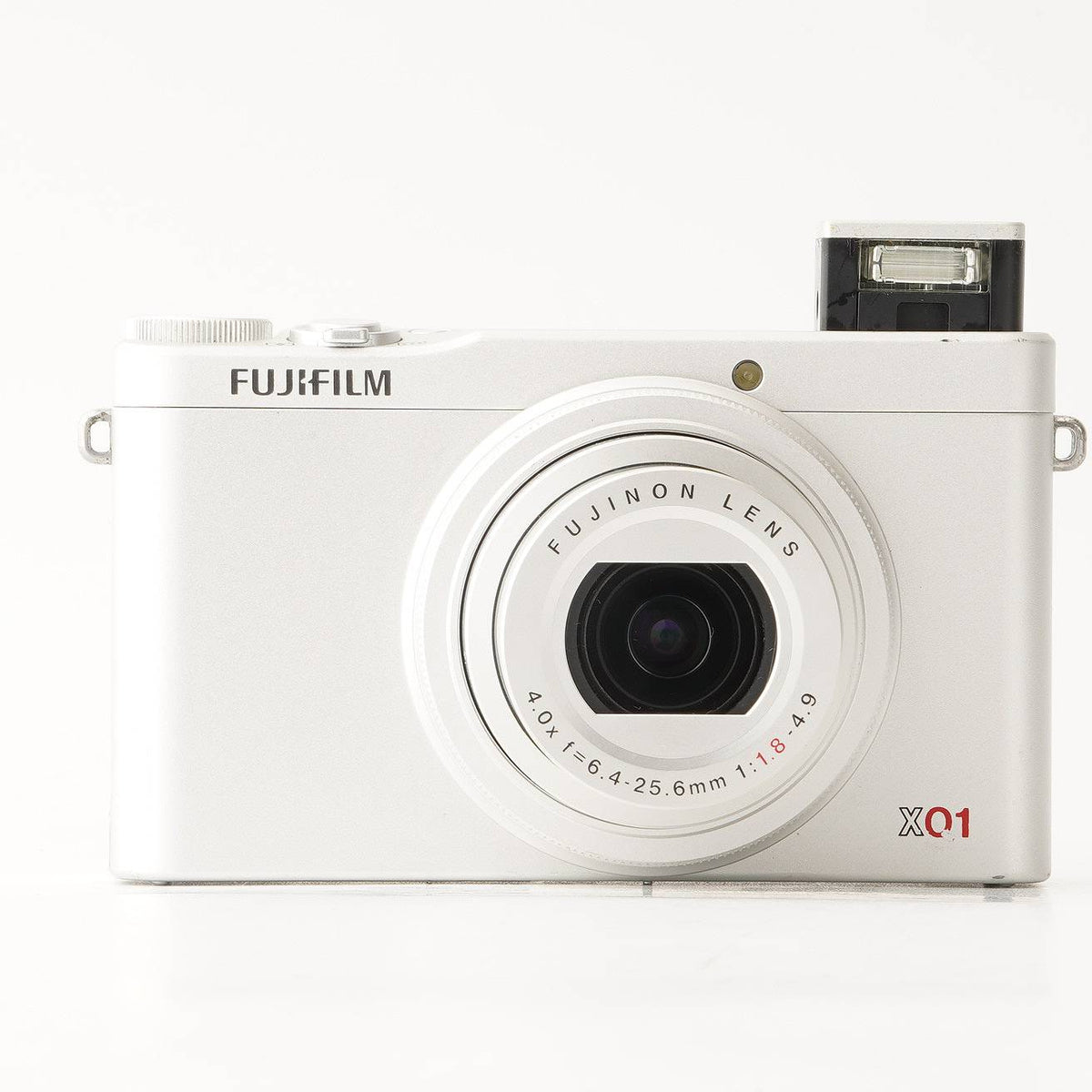 フジ Fujifilm XQ1 シルバー 4x 光学ズーム コンパクトデジタルカメラ