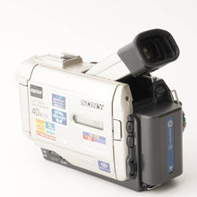 Load image into Gallery viewer, Sony HANDYCAM DCR-TRV10 Carl Zeiss Vario-Sonnar 40x Digital Zoom