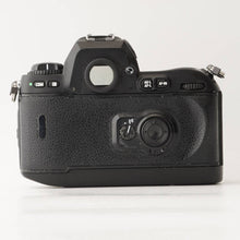 Load image into Gallery viewer, Nikon F100 35mm SLR Film Camera Body