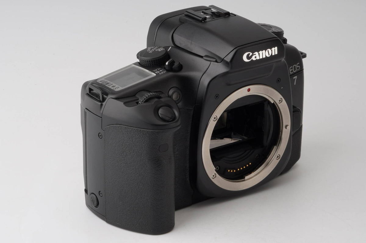 Canon eos7 フィルムカメラ　 ズームレンズ　EF28-105mm Canon EOS 7 / ZOOM EF 28-105mm f/3.5-4.5 II USM – Natural