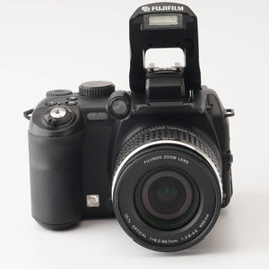 Fujifilm FinePix S9000 / FUJINON ZOOM 10.7X OPTICAL 6.2-66.7mm f/2.8-4.9