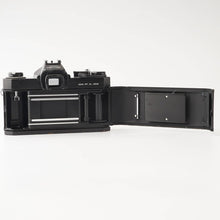 Load image into Gallery viewer, Pentax Asahi SPOTMATIC SP / Super Multi Coated TAKUMAR 135mm f/3.5
