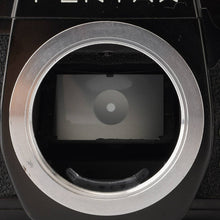 Load image into Gallery viewer, Pentax Asahi SPOTMATIC SP / Super Multi Coated TAKUMAR 135mm f/3.5
