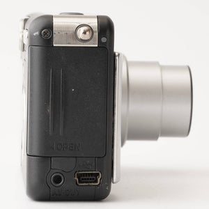 Ricoh Caplio R1 / 4.8x Wide Zoom Lens 4.6-22mm f/3.3-4.8