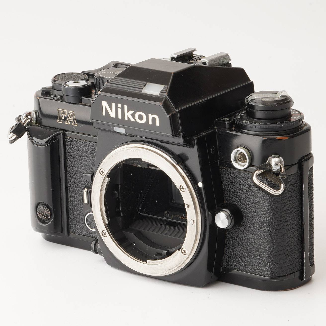 ニコン Nikon FA ボディ 35mm 一眼レフフィルムカメラ ニコン Nikon FA ブラック 35mm 一眼レフフィルムカメラ – Natural
