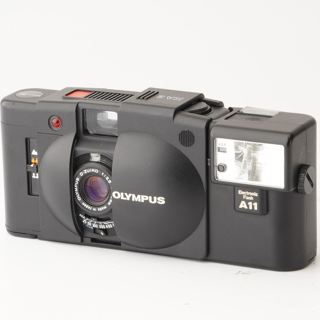 Olympus XA2 Black / D ZUIKO 35mm f/3.5 / Electronic Flash A11