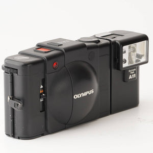 Olympus XA2 / D.Zuiko 35mm f/3.5 / Electric Flash A11