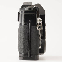 Load image into Gallery viewer, Canon FTb QL black Body / Canon Lens FD 50mm f/1.8 s.c.
