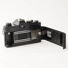 Load image into Gallery viewer, Canon FTb QL black Body / Canon Lens FD 50mm f/1.8 s.c.
