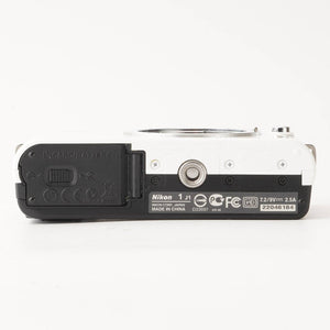 ニコン Nikon 1 J1 ホワイト 1 NIKKOR 10-30mm F3.5-5.6 VR / 1 NIKKOR 30-110mm F3.8-5.6 VR