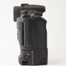 Load image into Gallery viewer, Canon EOS 7 Body / Battery Pack BP-300 / EF 75-300mm f/4-5.6 II
