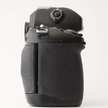 Load image into Gallery viewer, Nikon F100 35mm SLR Film Camera Body
