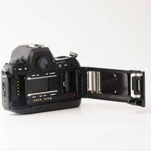 Load image into Gallery viewer, Nikon F100 35mm SLR Film Camera Body
