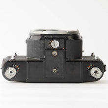 Load image into Gallery viewer, Pentax 6x7 Eye Level Mirror up / Super-Multi-Coated TAKUMAR 6X7 105mm f/2.4
