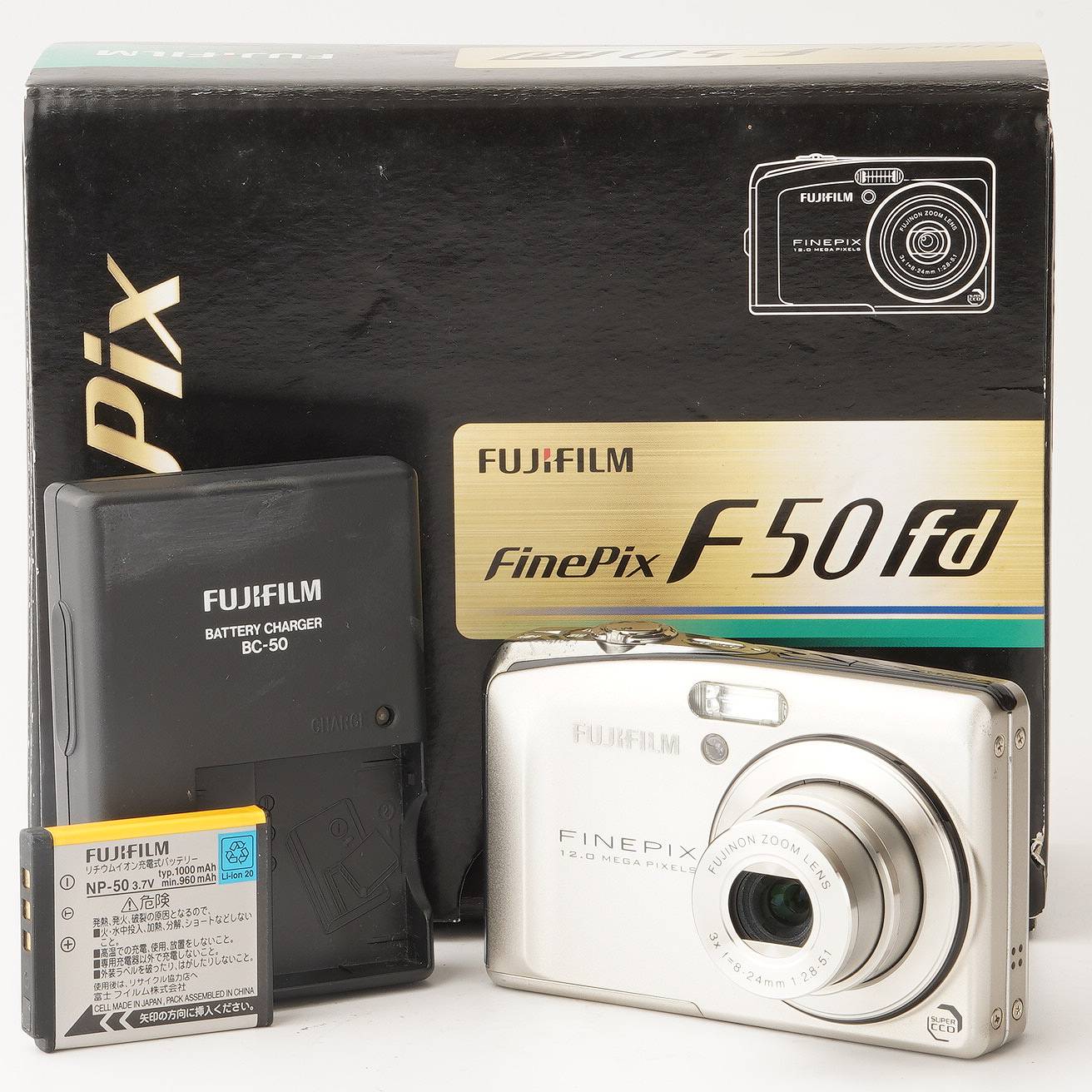 富士フイルム FUJIFILM FINEPIX F50fd シルバー – Natural