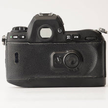 Load image into Gallery viewer, Nikon F100  / AF NIKKOR 28-105mm f/3.5-4.5D
