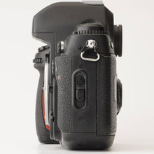 Load image into Gallery viewer, Nikon F100  / AF NIKKOR 28-105mm f/3.5-4.5D
