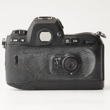 画像をギャラリービューアに読み込む, ニコン Nikon F100 35mm 一眼レフフィルムカメラ ボディ
