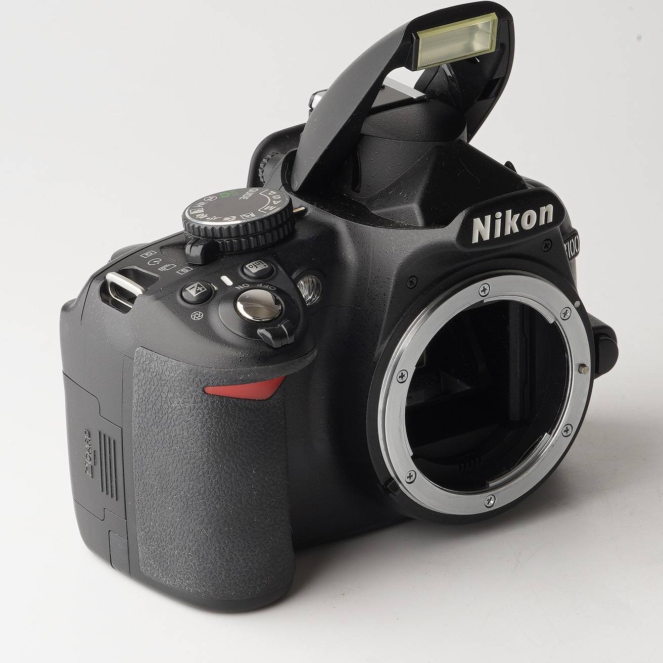 ニコン Nikon D3100 / AF-S DX NIKKOR 18-55mm F3.5-5.6 G VR