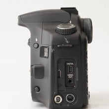 Load image into Gallery viewer, Canon EOS 30D / EF 28-80mm f/3.5-5.6 II USM
