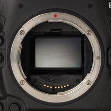 Load image into Gallery viewer, Canon EOS-1D X Mark II Body / Buttery Charger LC-E19
