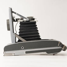Load image into Gallery viewer, Polaroid 120 Land Camera Yashica-Yashinon 27mm f/4.7
