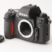 Load image into Gallery viewer, Nikon F100 35mm SLR Film Camera Body

