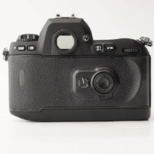Load image into Gallery viewer, Nikon F100 35mm SLR Film Camera Body
