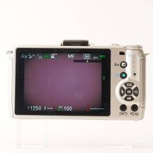 Load image into Gallery viewer, PENTAX Q7 / smc PENTAX 5-15mm f/2.8-4.5 ED AL[IF]
