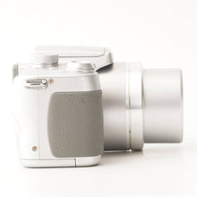 Load image into Gallery viewer, Panasonic LUMIX DMC-FZ5 Silver 12x Optical Zoom
