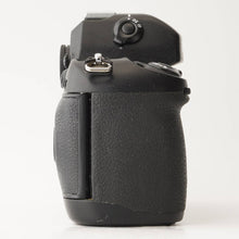 Load image into Gallery viewer, Nikon F100 35mm SLR Film Camera Body
