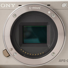 Load image into Gallery viewer, SONY α6000 ILCE-6000 / E Macro 30mm f/3.5
