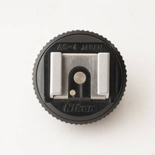 Load image into Gallery viewer, Nikon F3 AS-4 FLASH UNIT COUPLER
