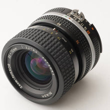 Load image into Gallery viewer, Nikon FE2  /  Zoom-NIKKOR 35-70ｍｍ f/3.3-4.5
