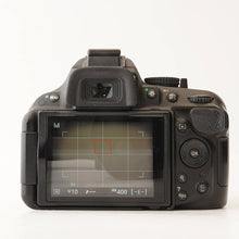 Load image into Gallery viewer, Nikon D5200 / AF-S NIKKOR 18-200mm f/3.5-5.6 G II ED DX VR
