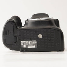 Load image into Gallery viewer, Nikon D5200 / AF-S NIKKOR 18-200mm f/3.5-5.6 G II ED DX VR
