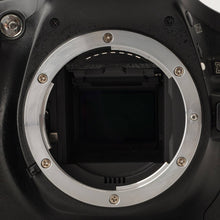 Load image into Gallery viewer, Nikon D5200 / AF-S NIKKOR 18-200mm f/3.5-5.6 G II ED DX VR

