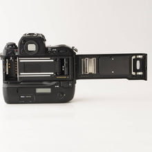 画像をギャラリービューアに読み込む, ニコン Nikon F5 ボディ 35mm 一眼レフ フィルムカメラ
