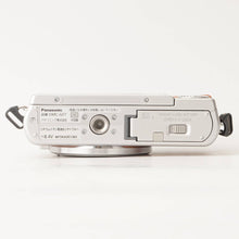 Load image into Gallery viewer, Panasonic LUMIX DMC-GF7 / G VARIO 12-32mm f/3.5-5.6 ASPH. MEGA O.I.S.  / G VARIO 35-100mm f/4.0-5.6 ASPH. MEGA O.I.S.
