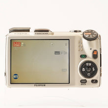 画像をギャラリービューアに読み込む, 富士フイルム Fujifilm FinePix F550 EXR シャンパンゴールド 15x ズーム
