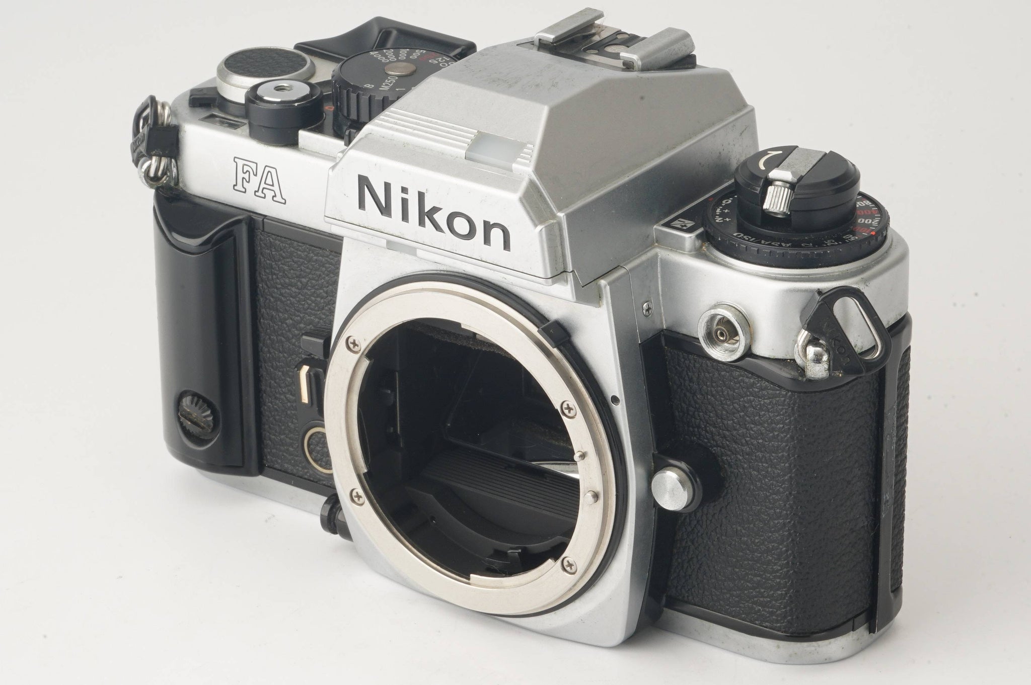 一眼レフカメラ【美品】Nikon FA シルバー ニコン 一眼レフ フィルムカメラ